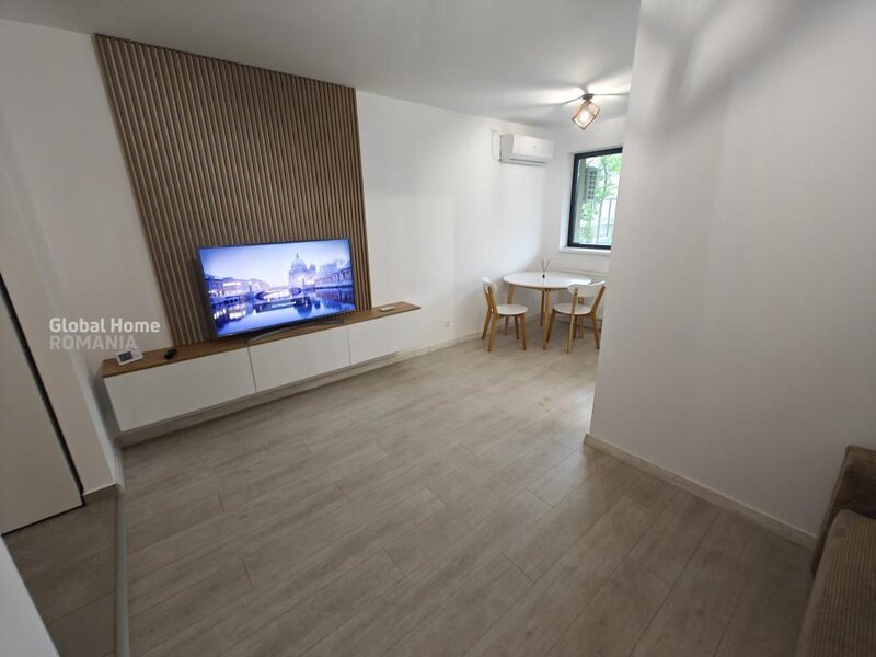 Hils Brauner, Pallady, new, studio + parcare, garden view.