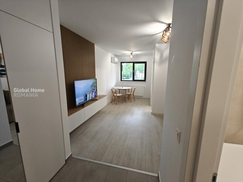Hils Brauner, Pallady, new, studio + parcare, garden view.